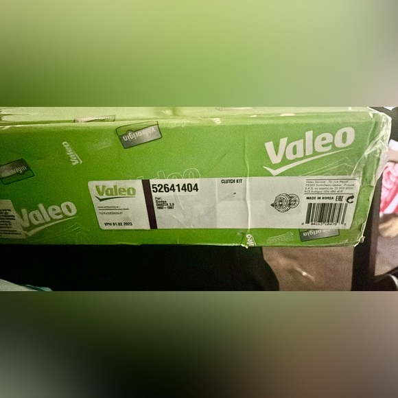 Dodge Dakota's manual transmission with this genuine Valeo Clutch Kit - Picture 3 of 4